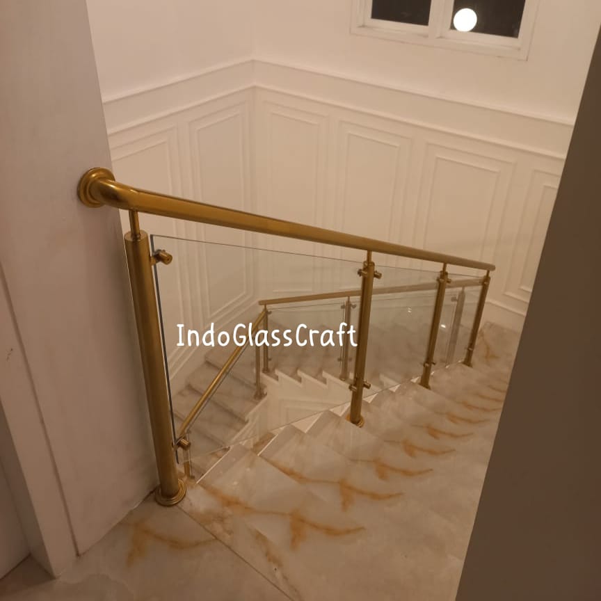 Pengerjaan Railing Tangga Kaca Tempered Di Surakarta