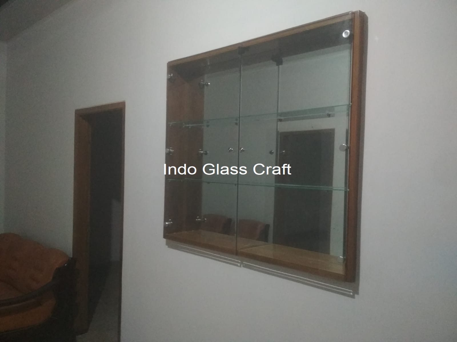 Pengerjaan Kaca Polos Untuk Pintu Lemari - Surakarta