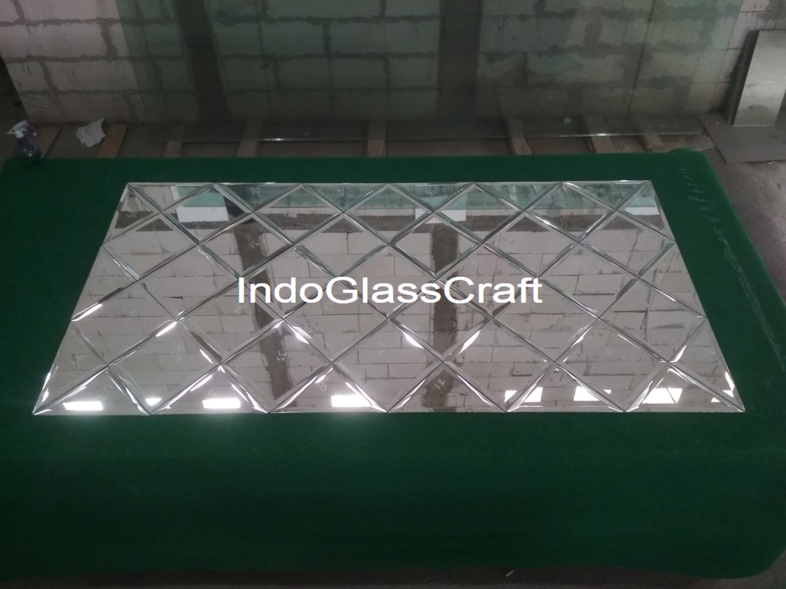 Pengerjaan Cermin Bevel Wajik - Di Yogyakarta
