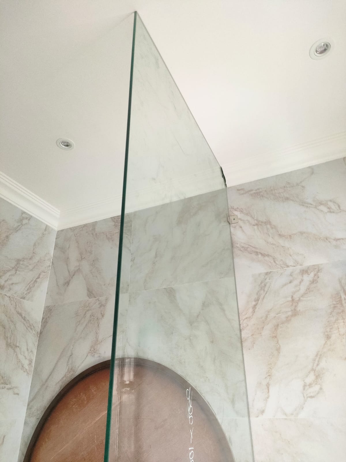 Proyek Pengerjaan Kaca Tempered Kamar Mandi
